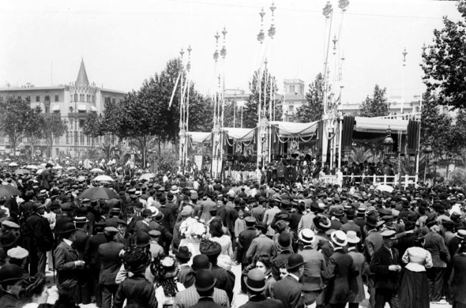 1909, 23 de maig. Homenatge a la Plaça de Catalunya a Àngel Guimerà2